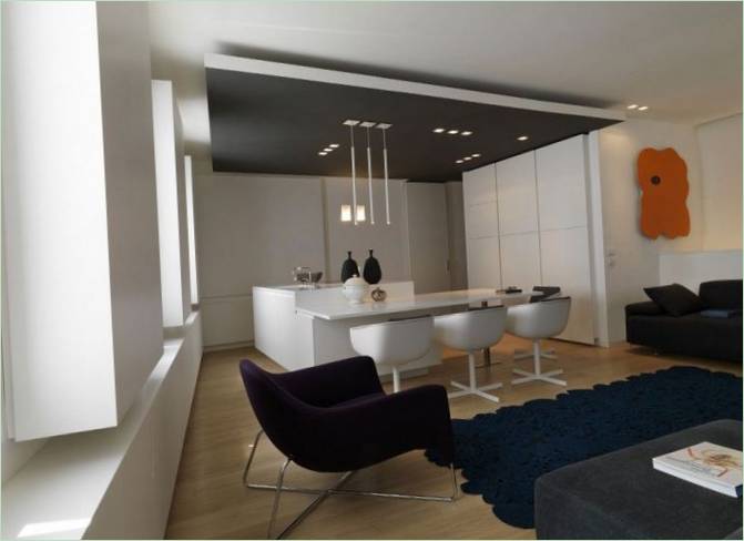 Egy stílusos olaszországi Pied-à-terre ház konyhája és étkezője