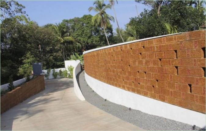 A modern Running Wall Residence a LIJO RENY építésziroda tervei szerint
