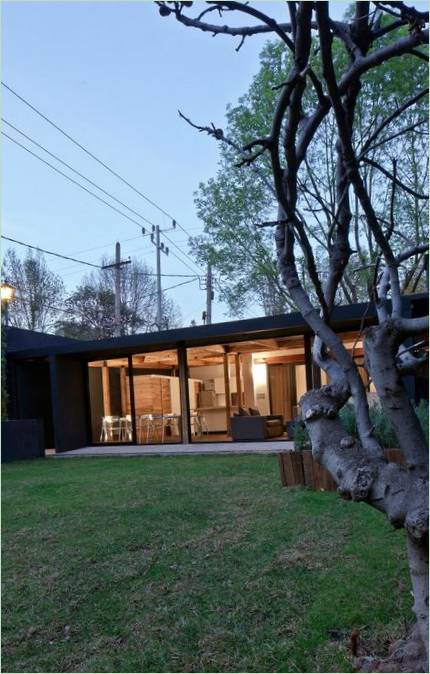 Casa Calero Eredeti ház fekete és piros homlokzattal, DCPP arquitectos, Mexikóváros, Mexikó