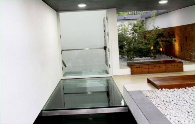 A modern Running Wall Residence a LIJO RENY építésziroda tervei szerint