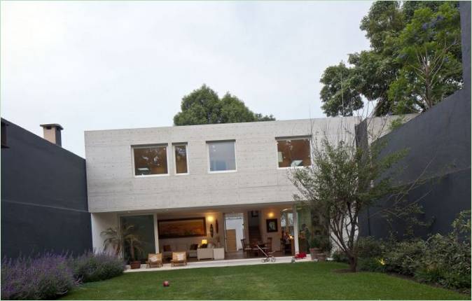 A DCPP Arquitectos által tervezett fehér ház belseje Mexikóban