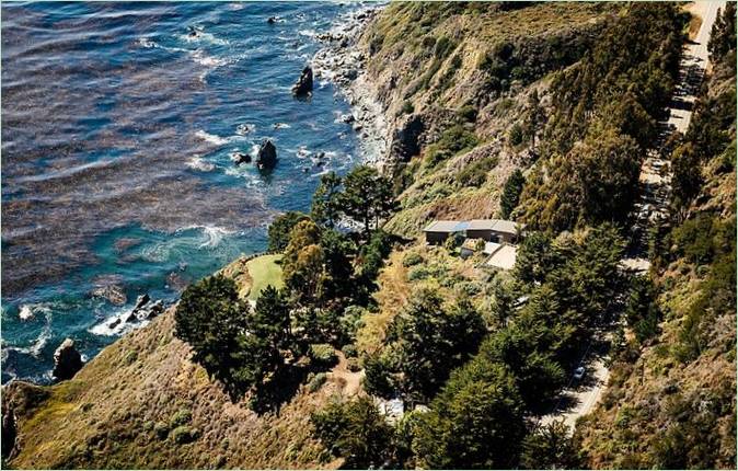Buck Creek House egy kaliforniai sziklaszirtről