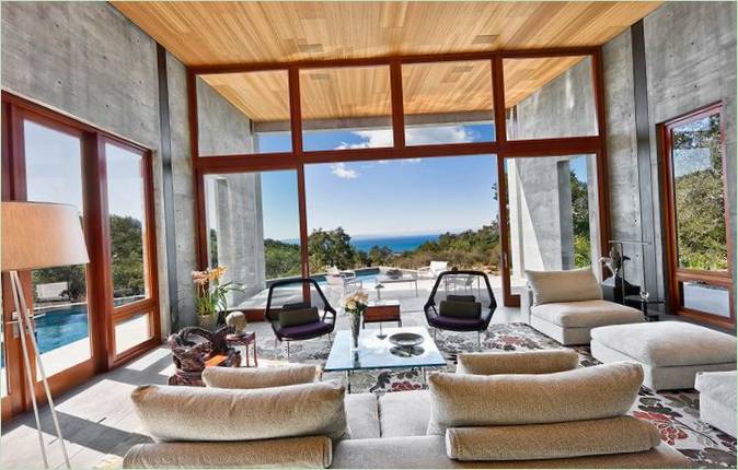 A Los Angeles-i Toro Canyon Villa belseje