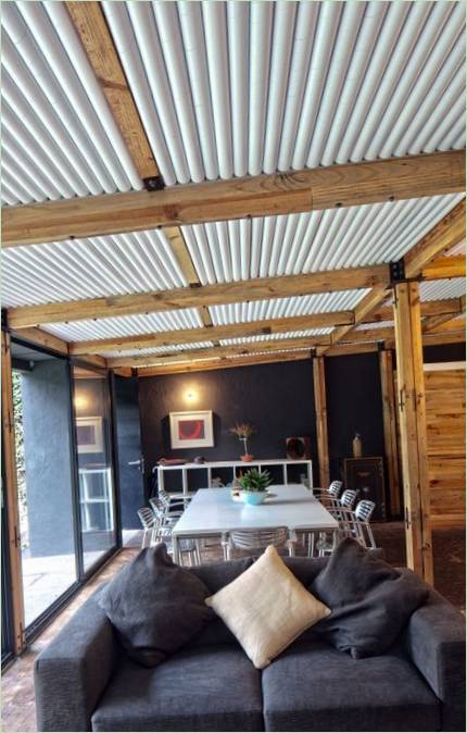 Eredeti Casa Calero ház fekete és piros homlokzattal, DCPP arquitectos, Mexikóváros, Mexikó