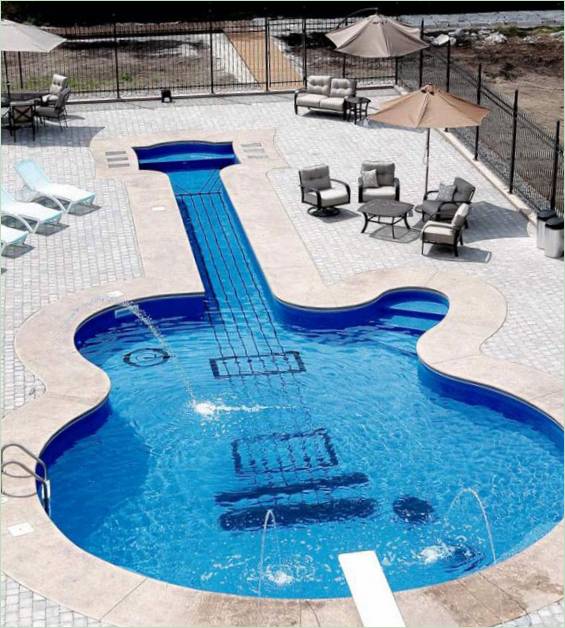 Egy Les Paul Custom hangszer medencés másolata