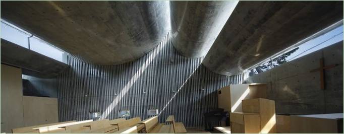 Napfénysugarak a Shonan Krisztus templomban